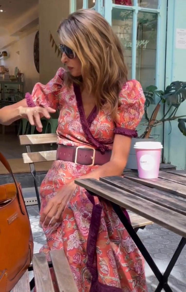 Jordan | Eliett - Langkleid mit Puffärmeln und asymmetrischem Rock