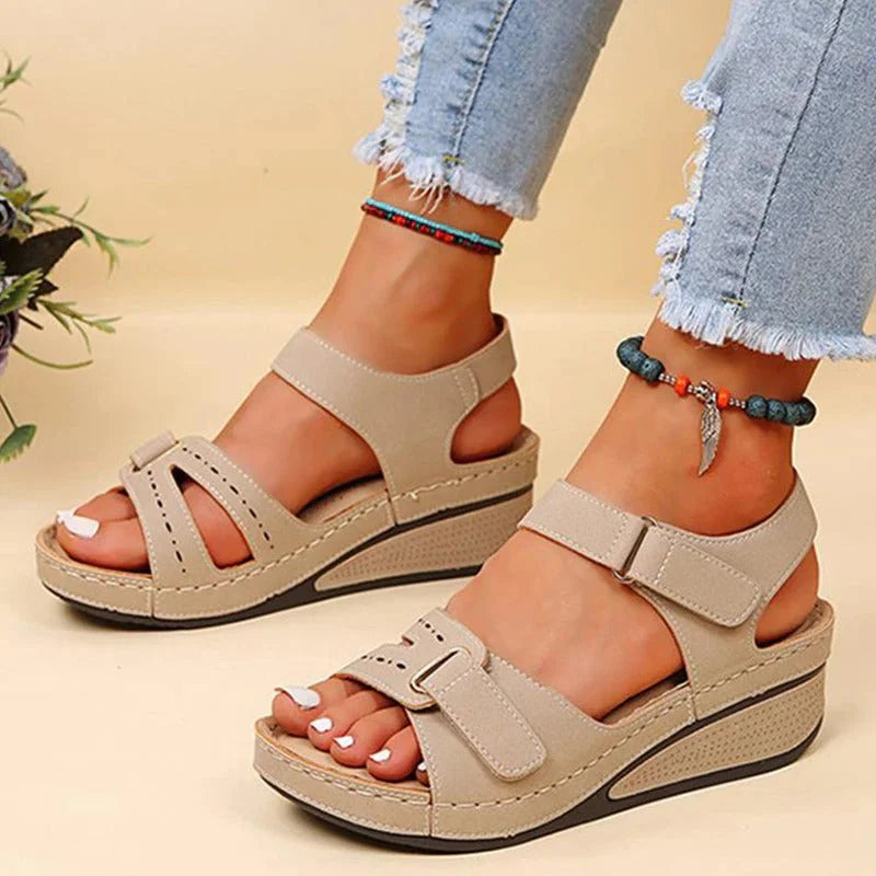 Bequeme orthopädische Sandalen für Frauen