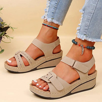 Bequeme orthopädische Sandalen für Frauen