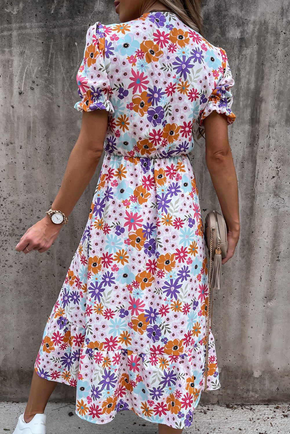 Maxi-Kleid mit Blumen und schickem V-Ausschnitt