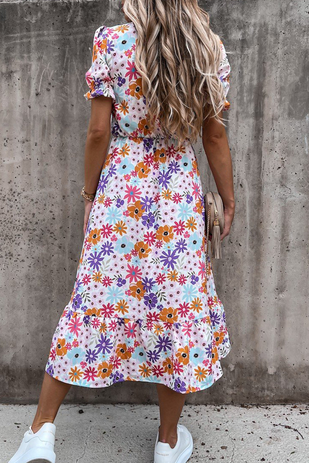 Maxi-Kleid mit Blumen und schickem V-Ausschnitt
