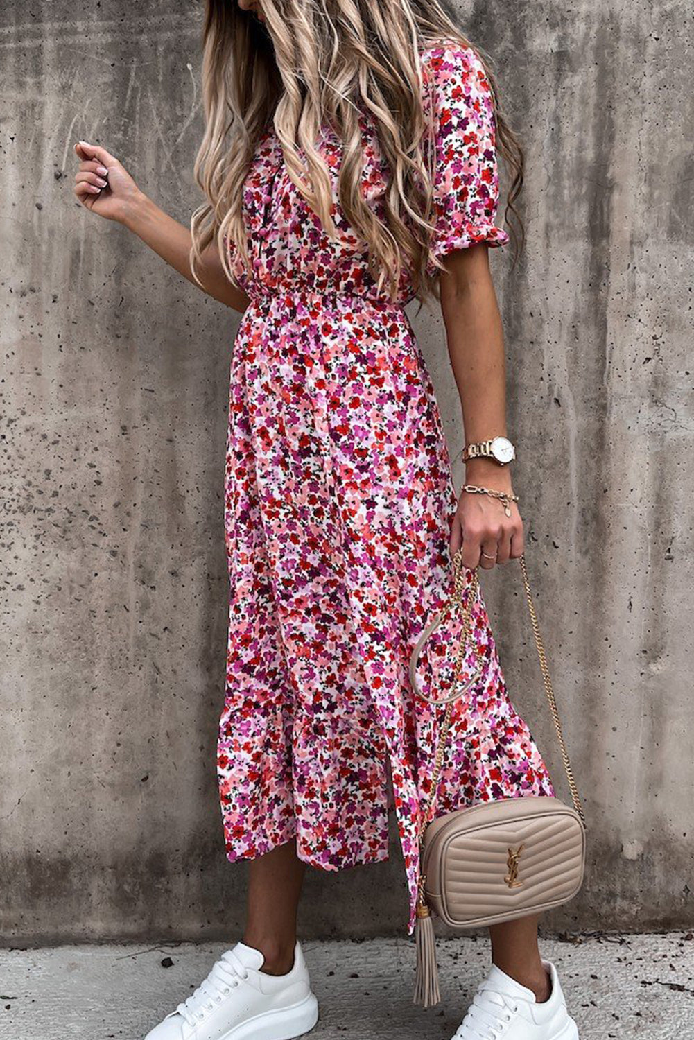 Maxi-Kleid mit Blumen und schickem V-Ausschnitt