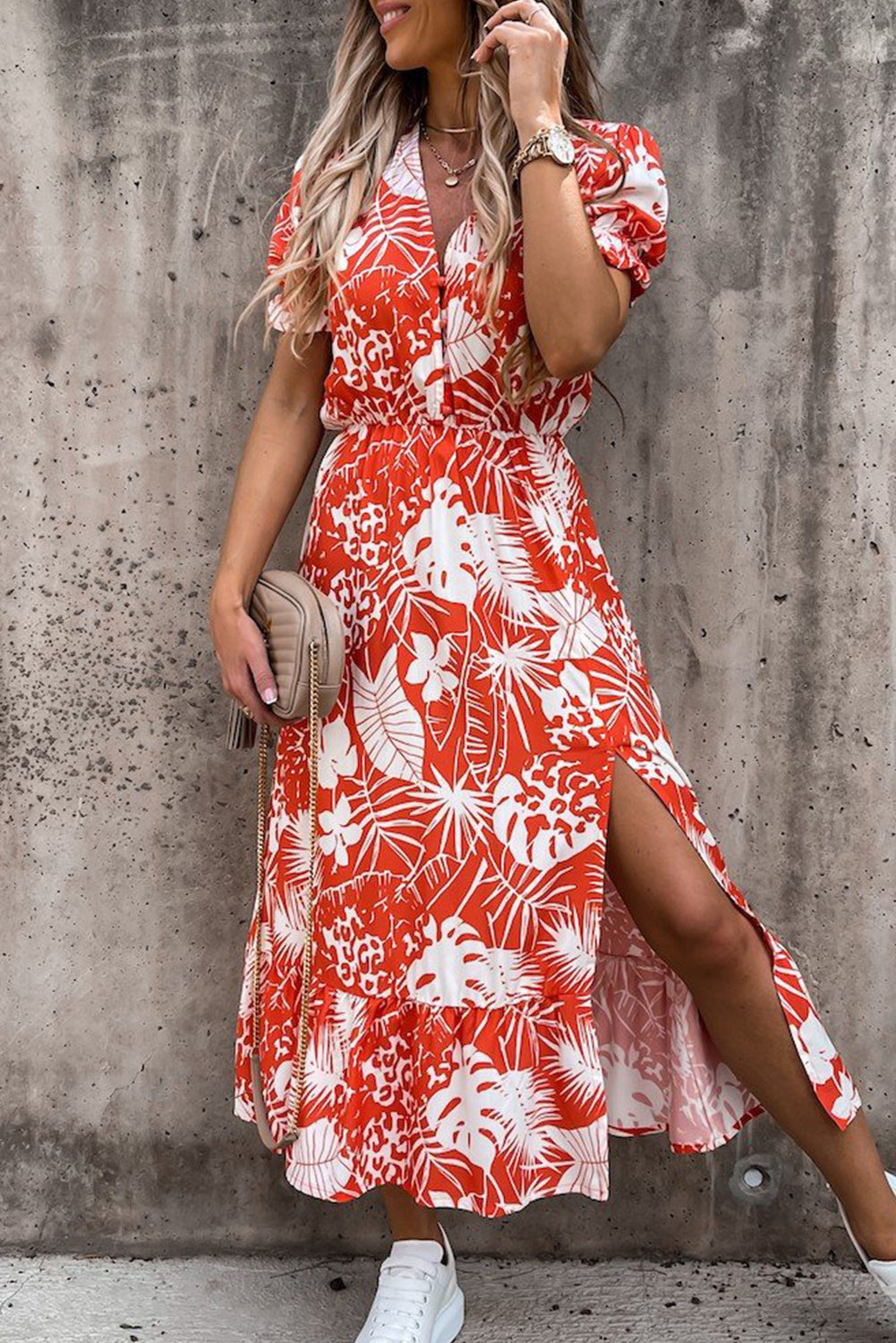 Maxi-Kleid mit Blumen und schickem V-Ausschnitt