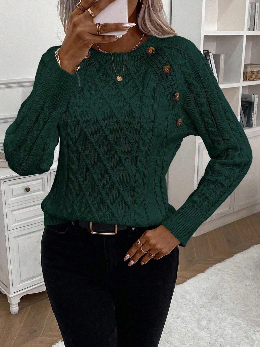 Clara – Pullover mit Knopfdetails und Zopfmuster