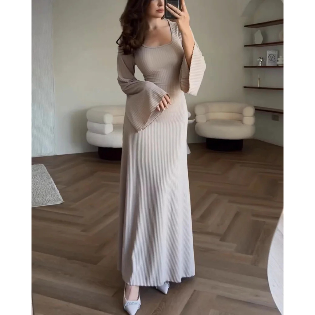Damen Rippenstrickkleid mit Ausgestellten Ärmeln | Maxi