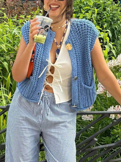 Eleganter ärmelloser, cropped Strickcardigan mit Taschen