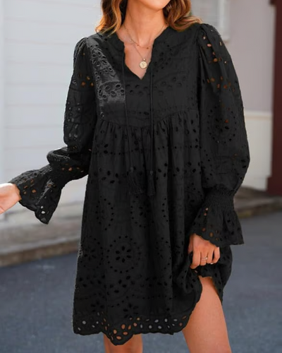 Kurzes Spitzenkleid Liliane: Zeitlose Eleganz und unvergleichlicher Charme