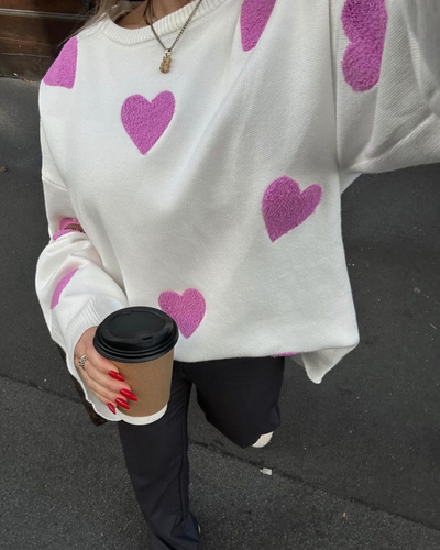 Bridget | Modell 'All Hearts' Oversized Pullover