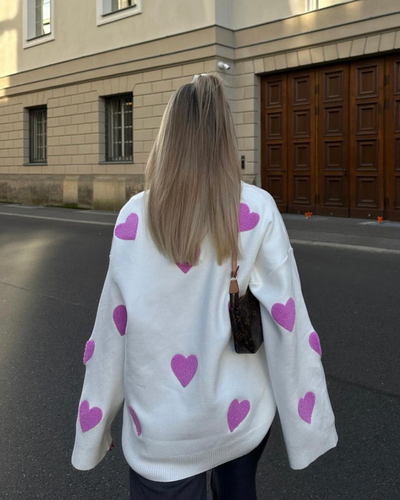 Bridget | Modell 'All Hearts' Oversized Pullover