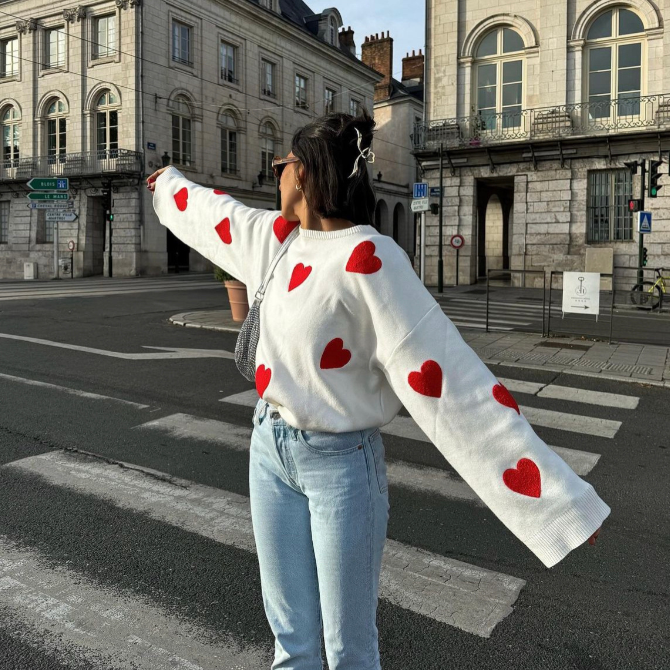 Bridget | Modell 'All Hearts' Oversized Pullover