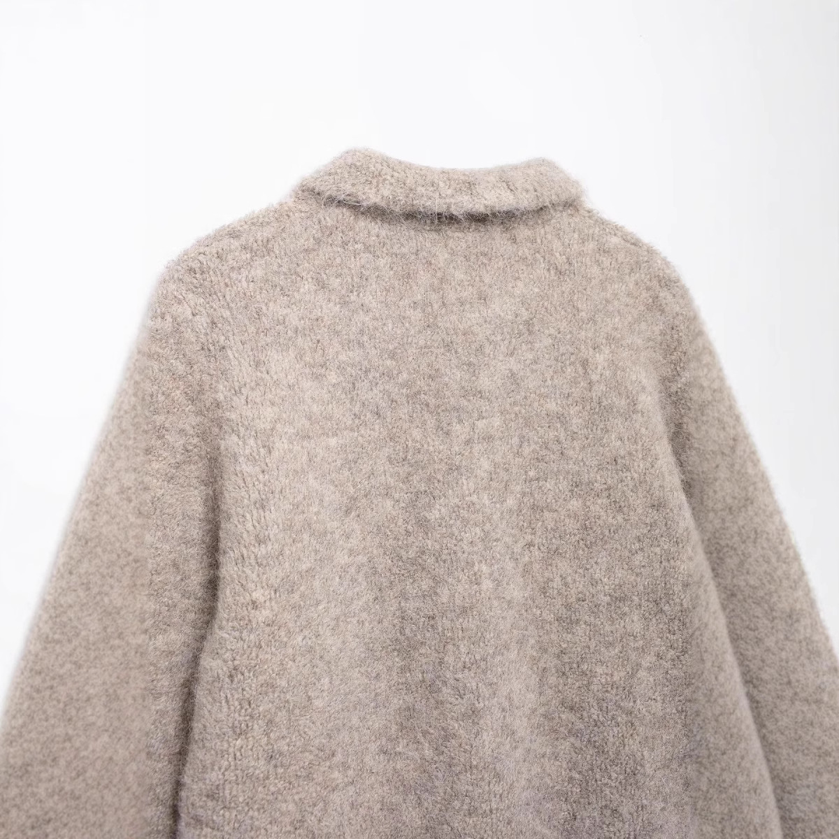 Marcella - Strickmantel mit floralen Knöpfen