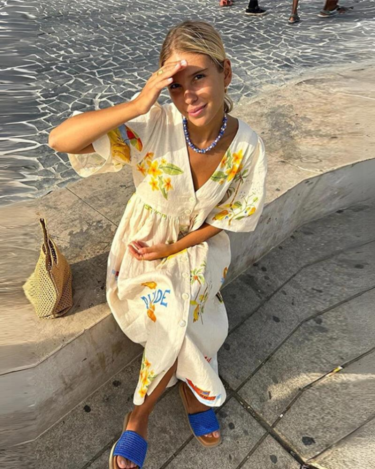 Alina | Übergroßes V-Ausschnitt Damenkleid für Sommer Eleganz