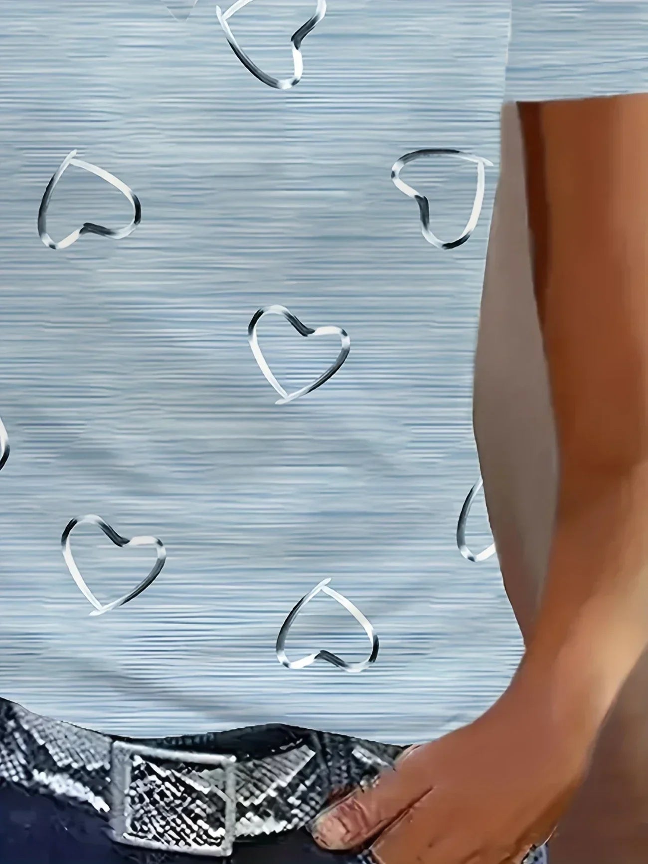 Maci | Top Elegantes Dekolleté in V mit Herzprint