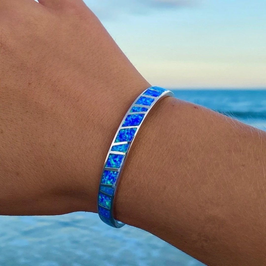 Silberarmband mit blauem Opalstein