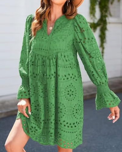 Kurzes Spitzenkleid Liliane: Zeitlose Eleganz und unvergleichlicher Charme