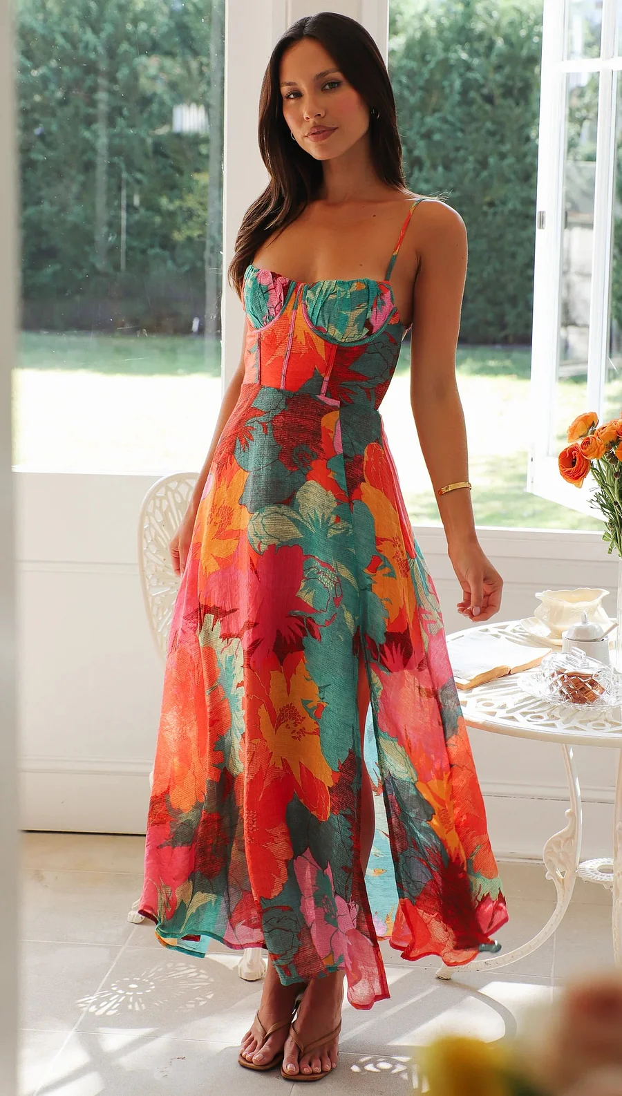 Toby | Elegantes Sommerkleid mit Blumenmuster und Trägern