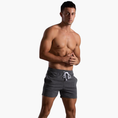 Gestreifte Shorts mit Kordelzug - für Herren im Sommerstil