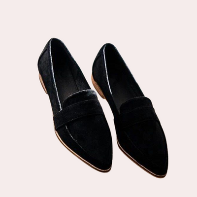 Damen Slipper aus Wildleder mit spitzer Zehenpartie und flachem Absatz