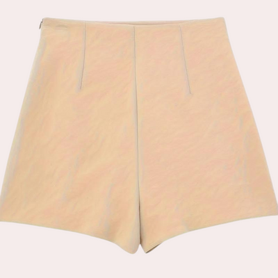 Asymmetrische Damenshorts mit Zierknöpfen – Nerina