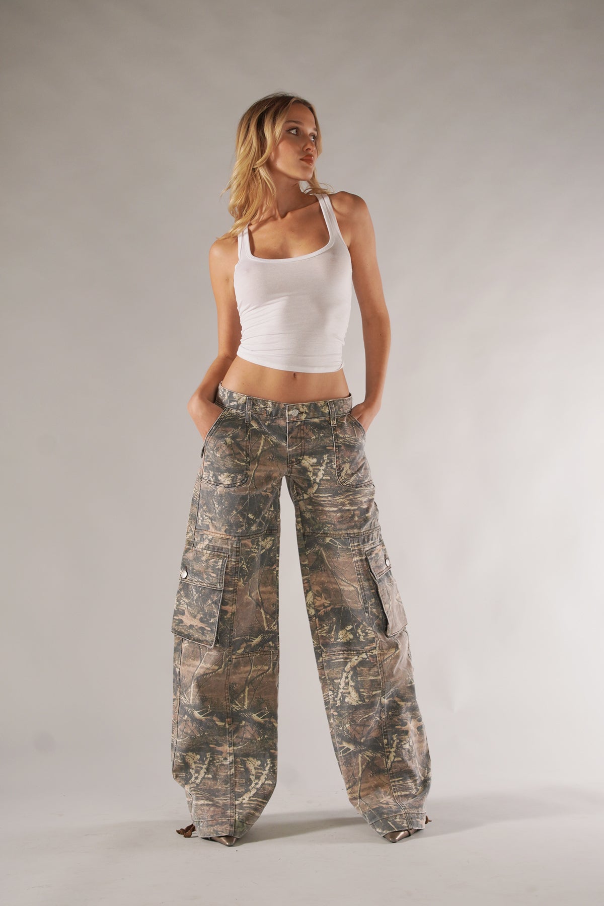 Camo Cargo Hose – Robuste Utility-Jeans