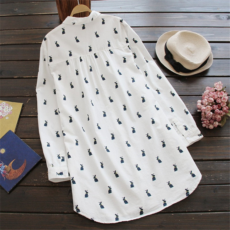 Verspieltes Shirtkleid mit Hasenprint und Reverskragen – Elina