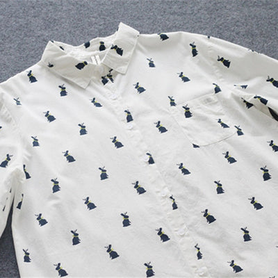 Verspieltes Shirtkleid mit Hasenprint und Reverskragen – Elina