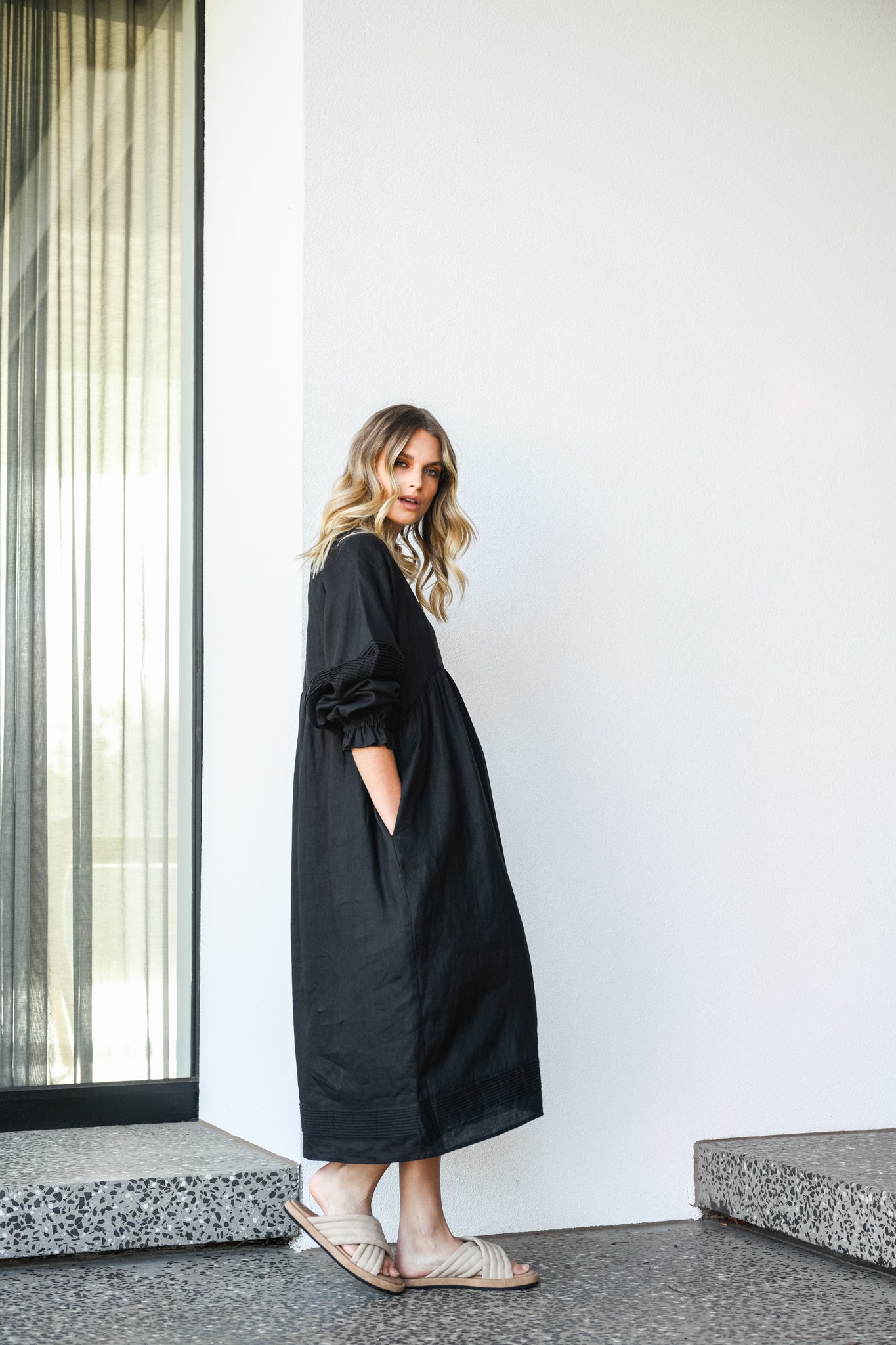 Aleah | FLORENCE MIDI KLEID - Schwarz