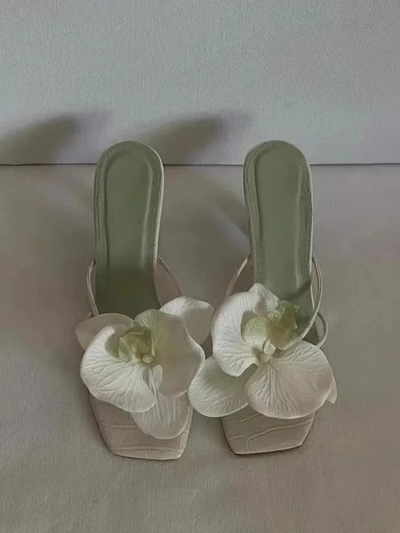 Charlotte | Bequeme Absatzschuhe Damen mit Blumendetails und Riemchen Design