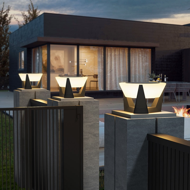 Solarbetriebene LED-Außenlampe mit geometrischem Design
