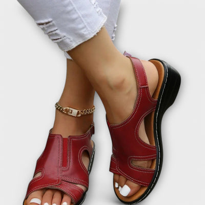 Christina - Orthopädische Ledersandalen mit Komfortabsatz