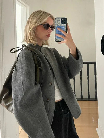 Courtney | Oversized Wolljacke mit asymmetrischer Knopfleiste und großen Taschen