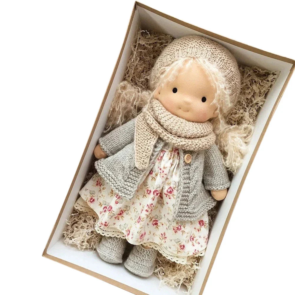 Avelena | Goldhaarige Waldorf Plüschpuppe