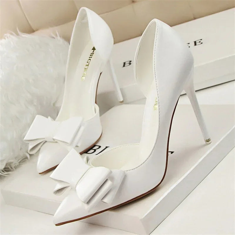INGE | Schicke Pumps mit Schleifendetail und spitzer Spitze