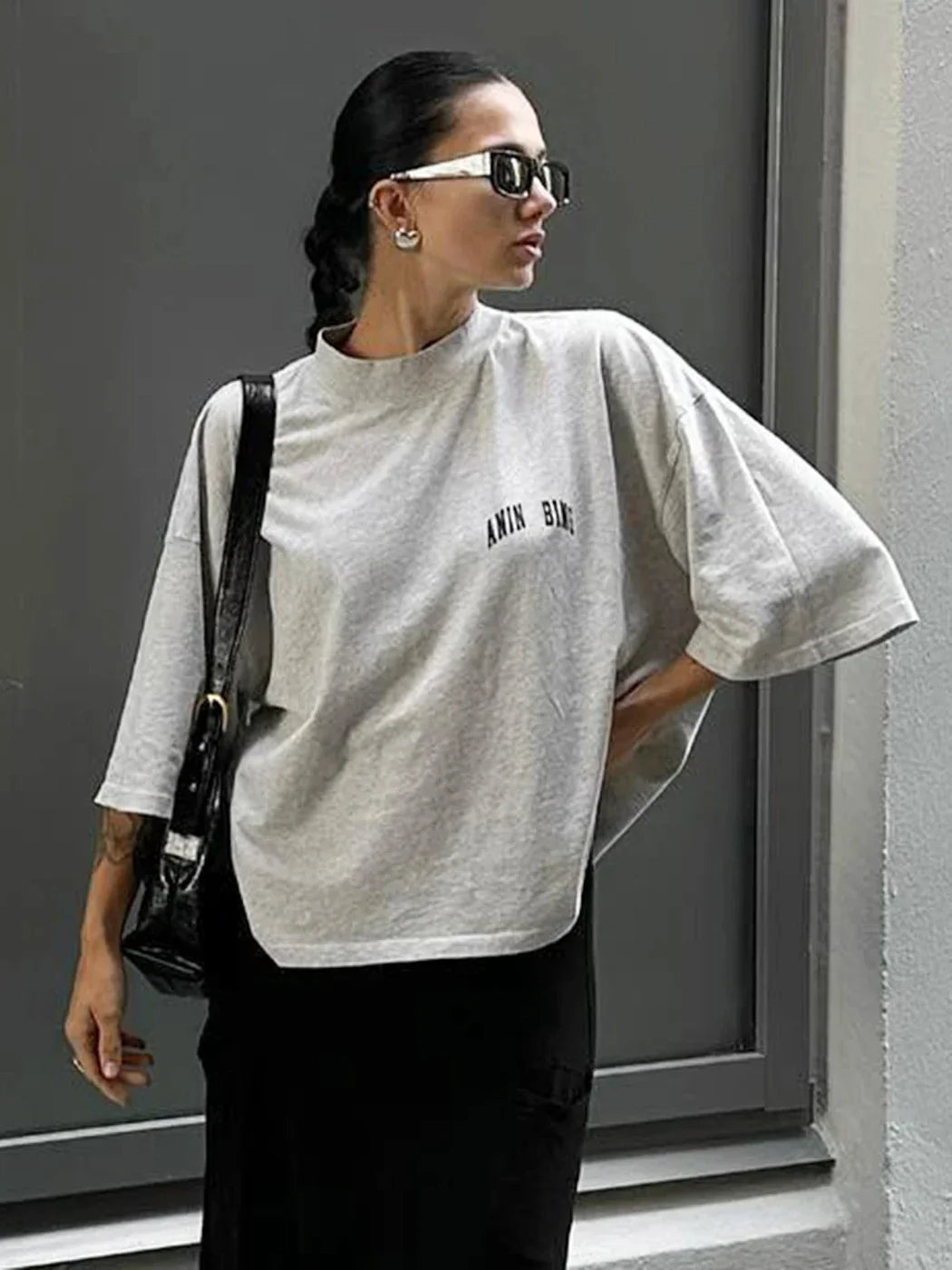 Oversized Damen T-Shirt in Grau mit kleinem Logo-Print