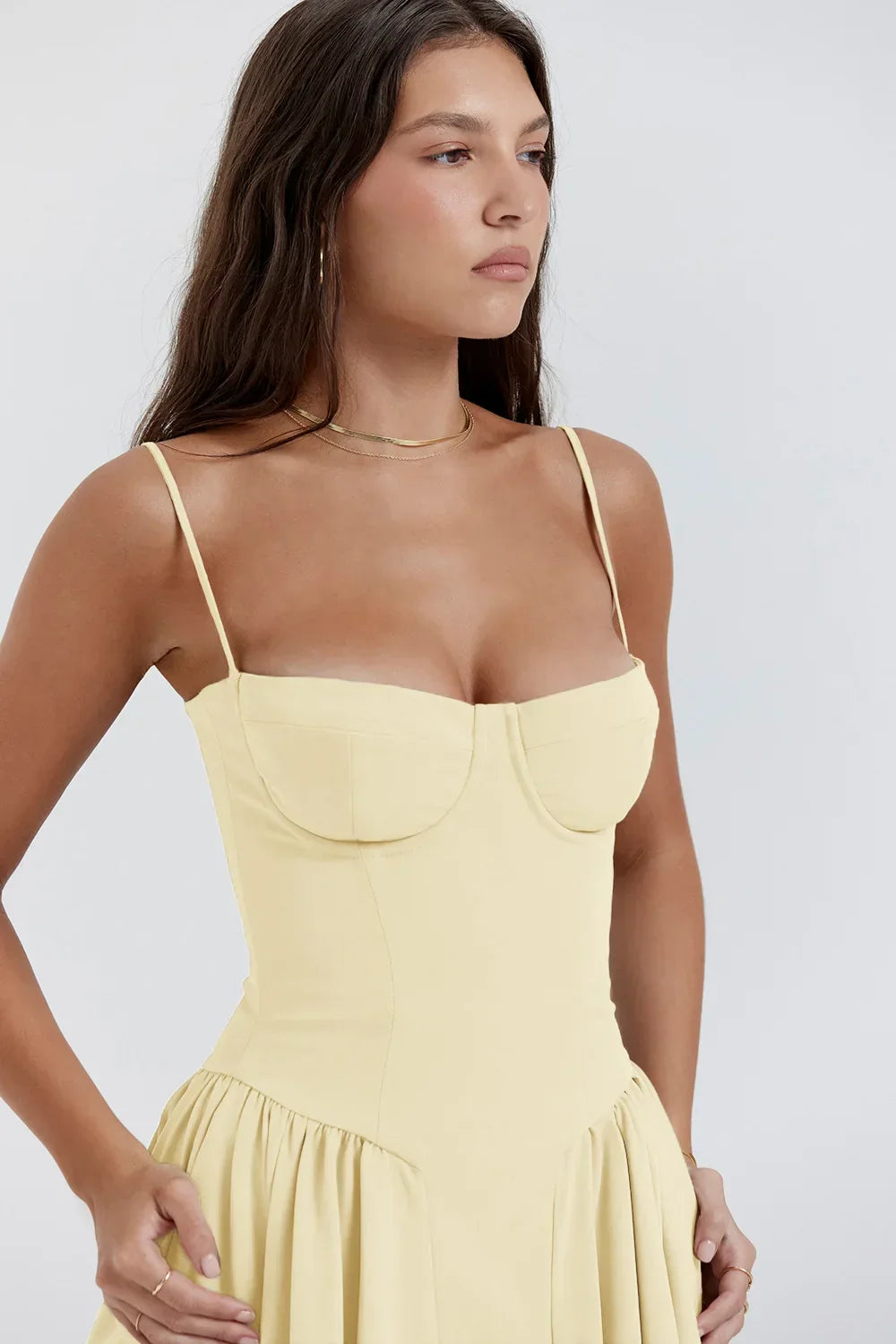 Stilvolles Damen Sommerkleid mit Spaghettiträgern & Taillenkorsage – Mira