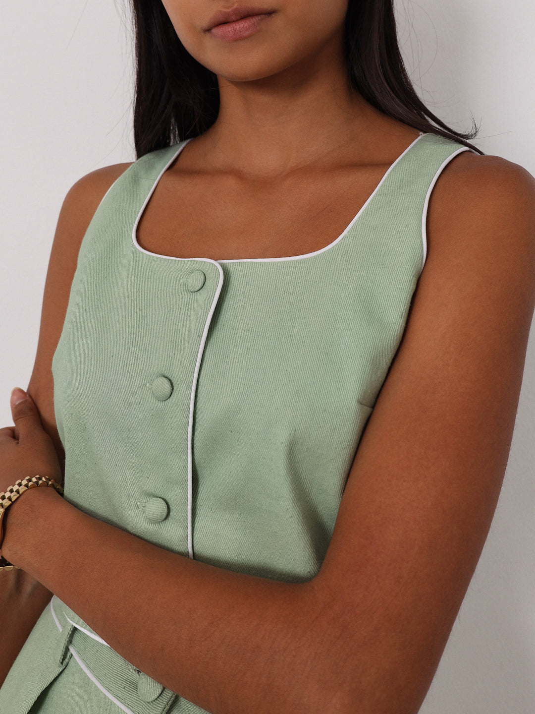 Erica | Shola Kontrastkanten Denim Top | Pistazie/Weiß