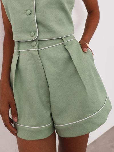 Mazikeen | Shola Perfect Fit Denim Shorts | Pistazie/Weiß