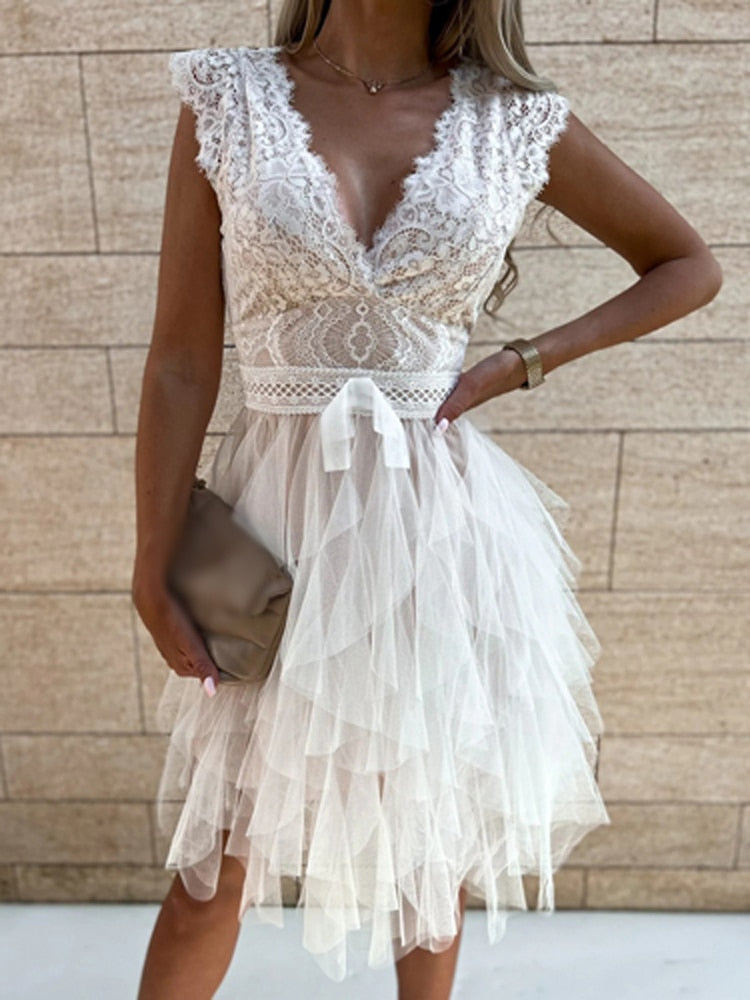 Damen Sommer-Minikleid mit V-Ausschnitt