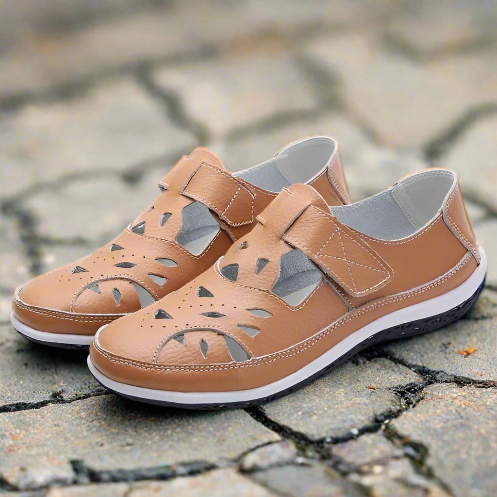 Alenora - Bequeme geschlossene Sandalen mit Fußbett