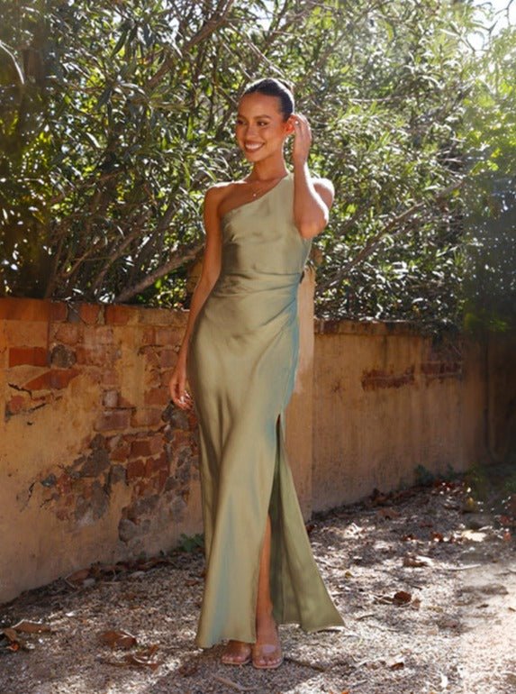 Amaris – Stilvolles Kleid mit asymmetrischem Schlitz