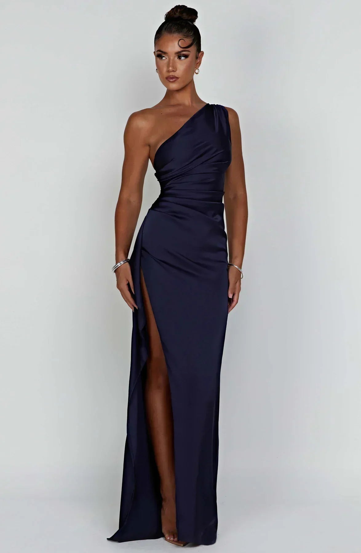 Aimee | Elegantes One Shoulder Satin Split Kleid