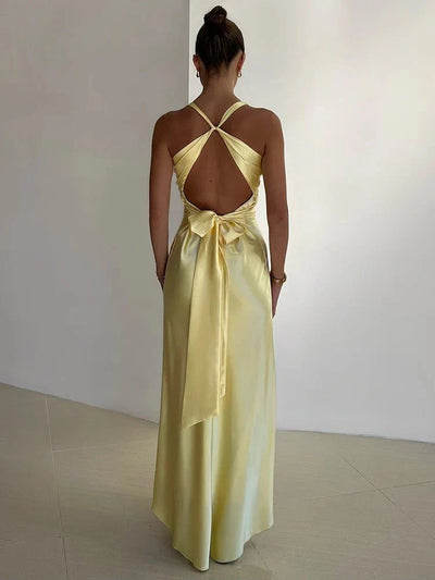 Avelina – Edles Satin Halternackleid