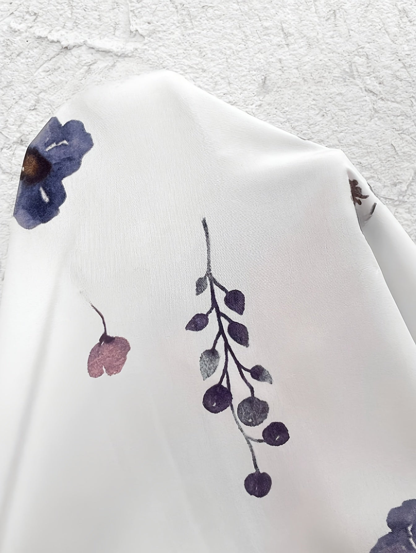 Aveline – Elegante Blumenbluse mit langen Ärmeln