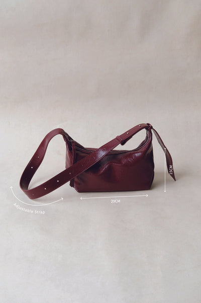 Weinrote Retro Schultertasche aus veganem Leder – Crossbody Handtasche