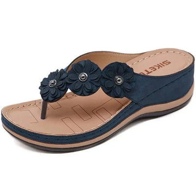 Carmela – Elegante Blumen Wedge Sandalen