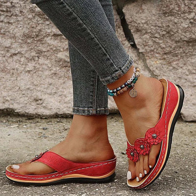 Carmela – Elegante Blumen Wedge Sandalen