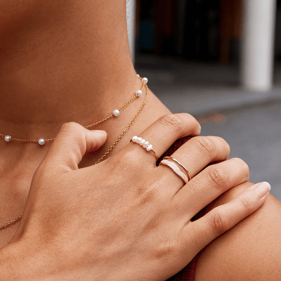 Klasseller Ring mit Süßwasserperle