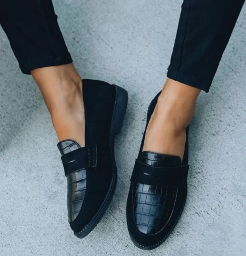 Damen Loafers in Schwarz mit Krokoprägung