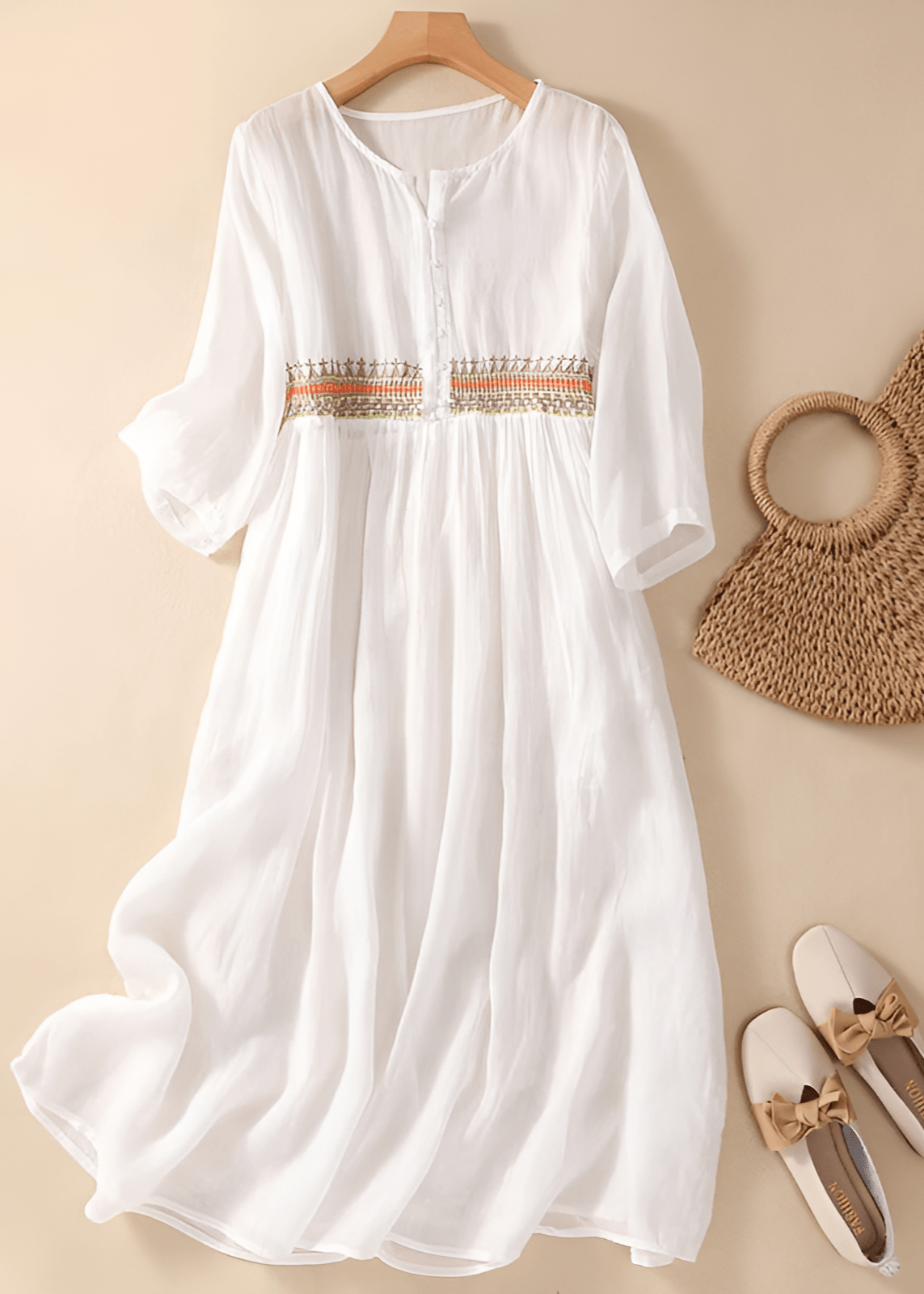 Fiona - Besticktes Kleid mit floralen Details