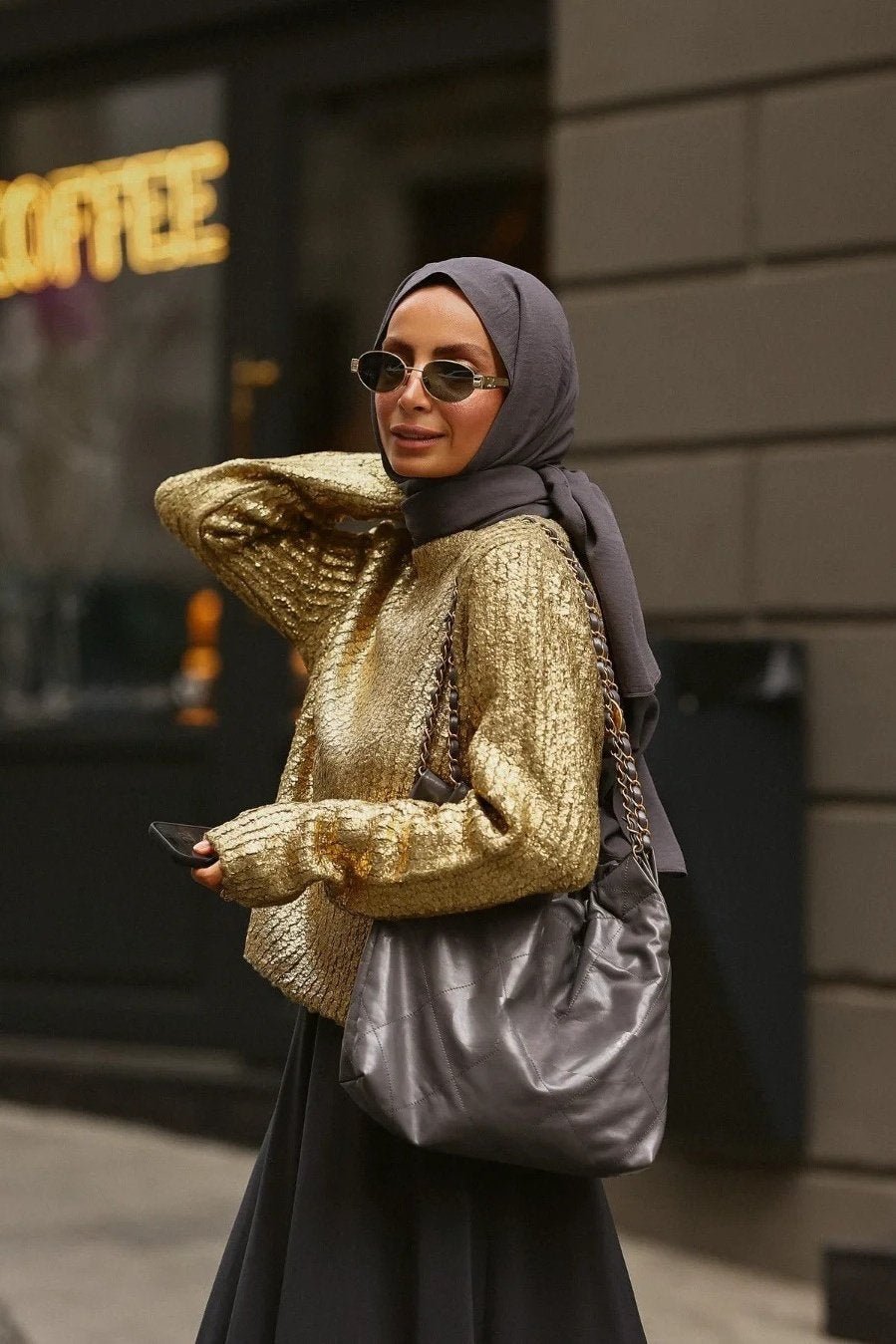 Linda | Metallischer Pullover